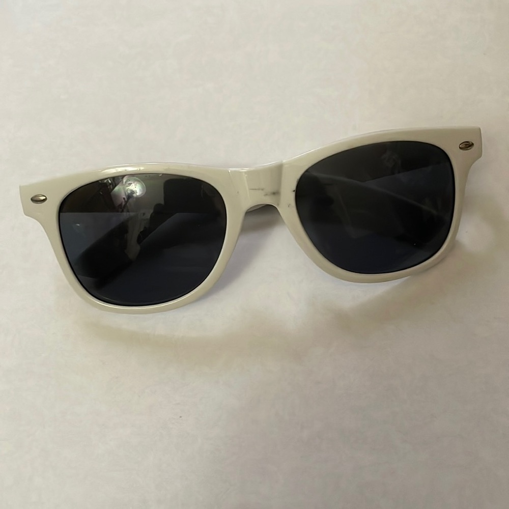(bundle 2/$19) unisex white and black sunglasses